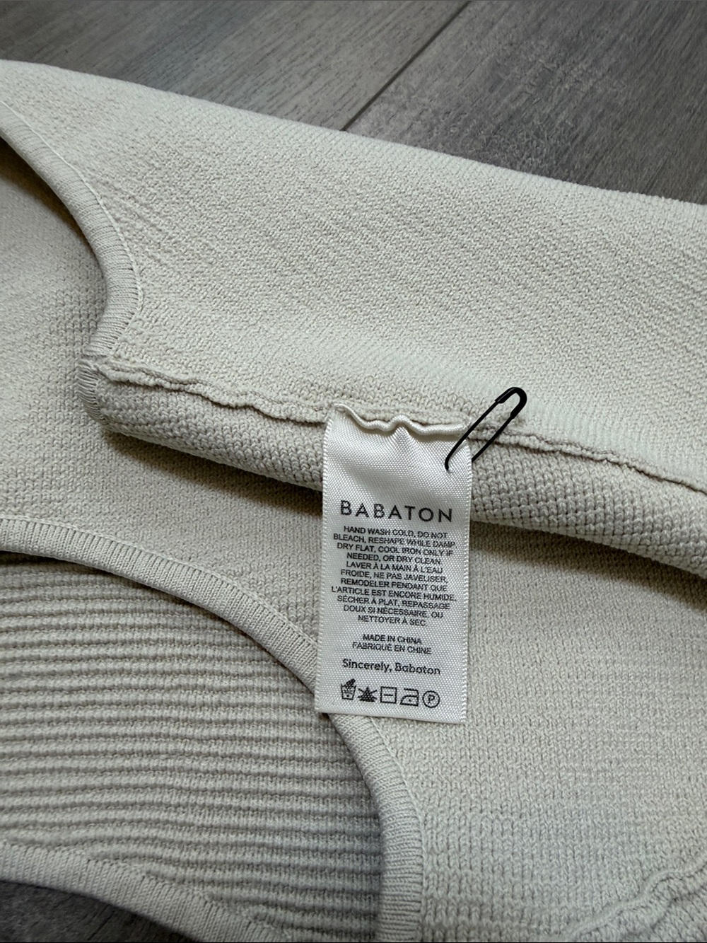 Aritzia Ribbed Knit Crew Neck - Picture 9 of 12